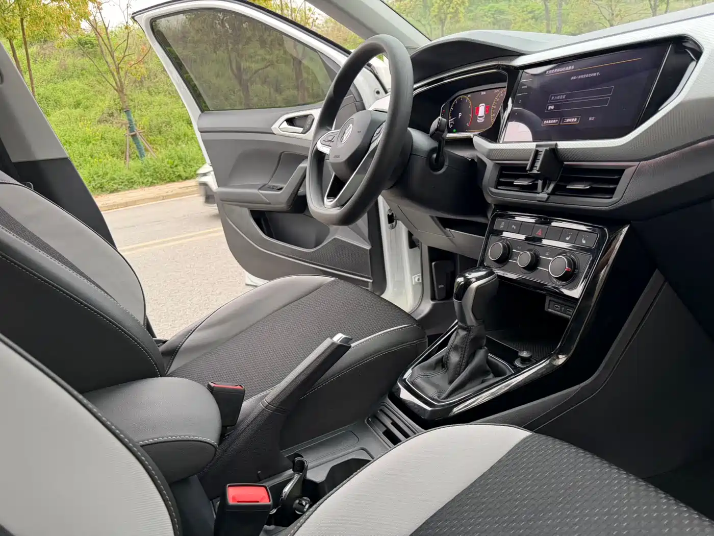 VOLKSWAGEN EXPLORING THE SHADOW