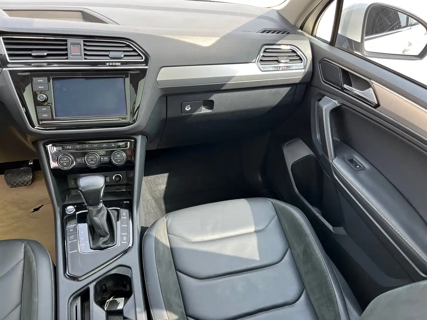 Volkswagen Tiguan L 2018 Facelift 330TSI Automatic 2WD Luxury Edition фото 10