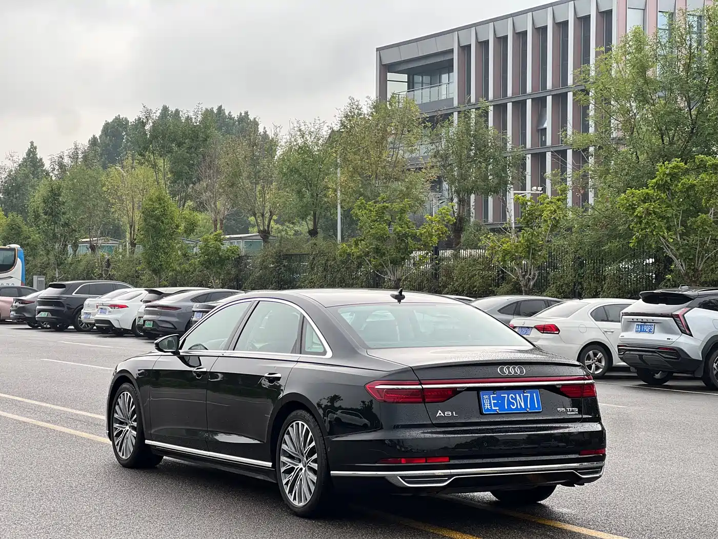 Фото 4 - Audi A8