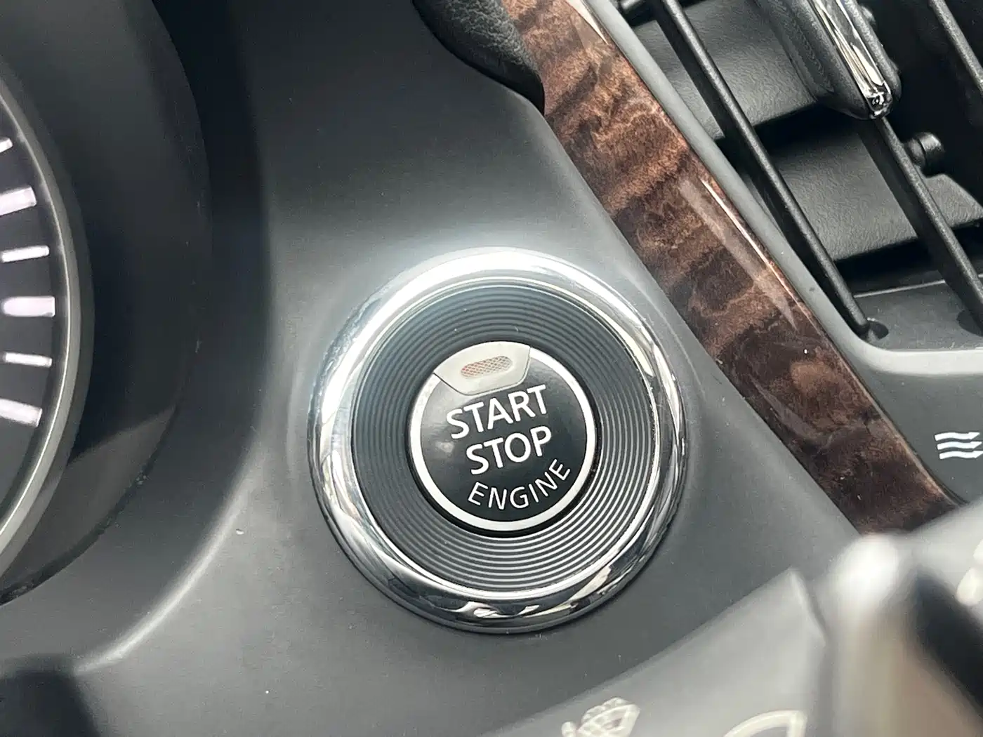 Фото 44 - Infiniti Q50L