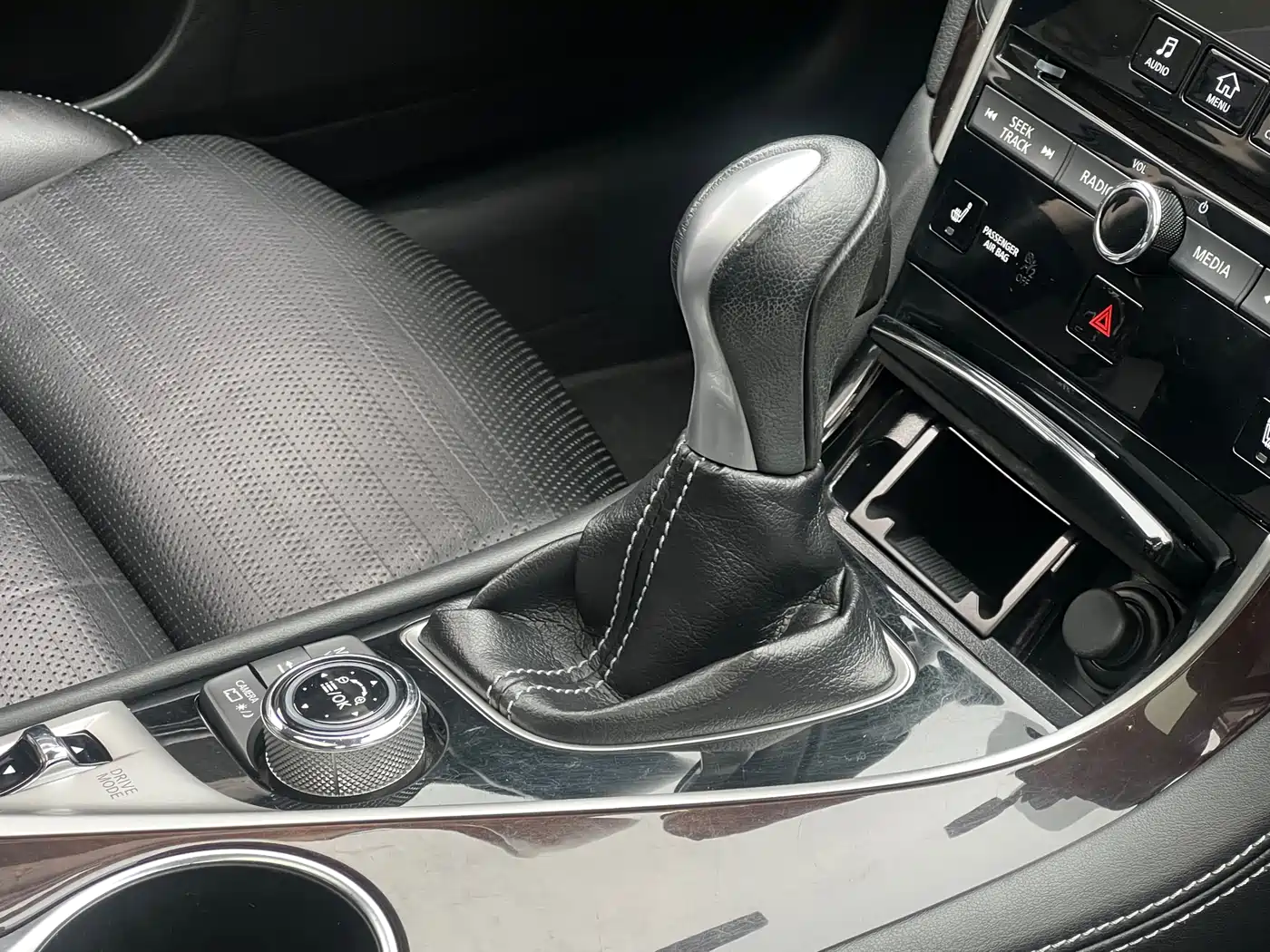 Фото 38 - Infiniti Q50L