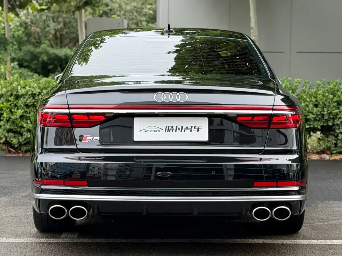 2022 Audi S8