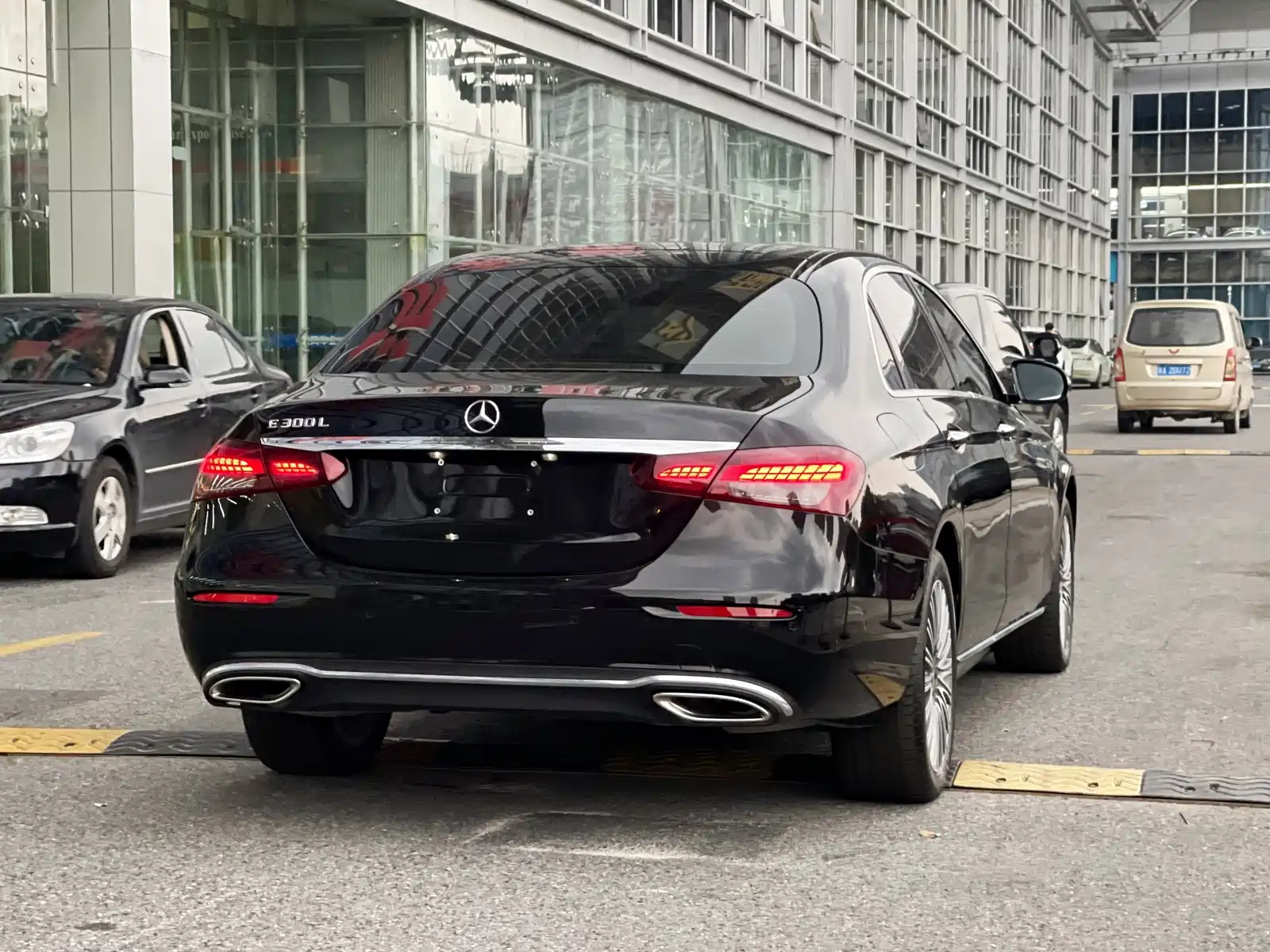 Фото 6 - Mercedes-Benz E-Class