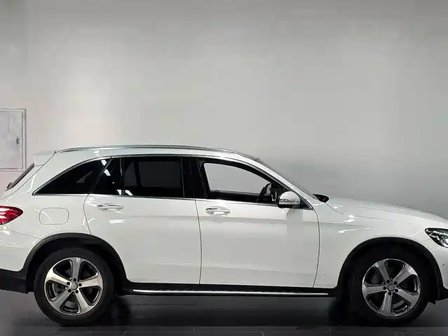 Mercedes-Benz GLC 2017 GLC 260 4MATIC Luxury — фото 2