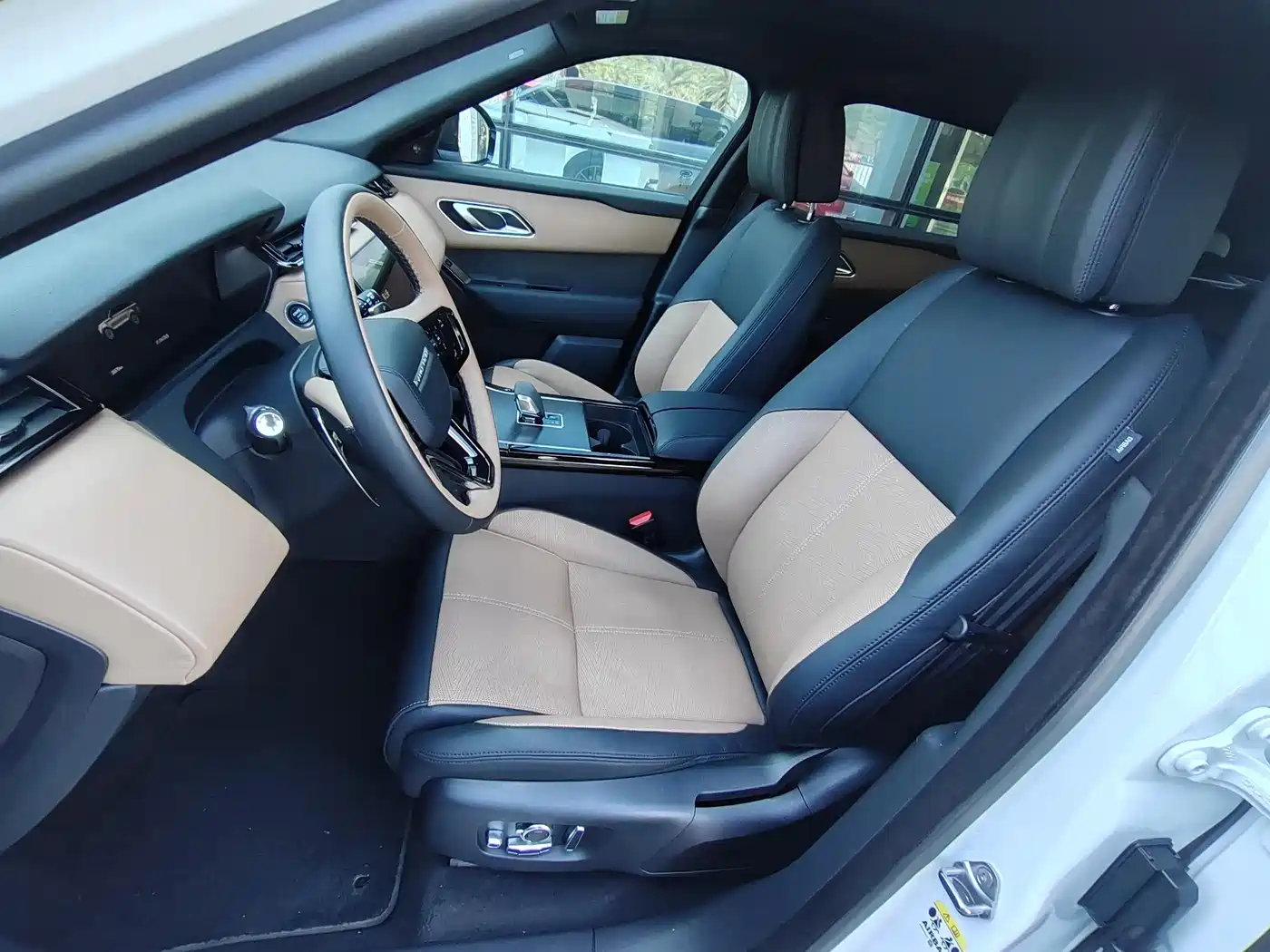 Land Rover Range Rover Velar 2024 Dynamic HSE фото 13