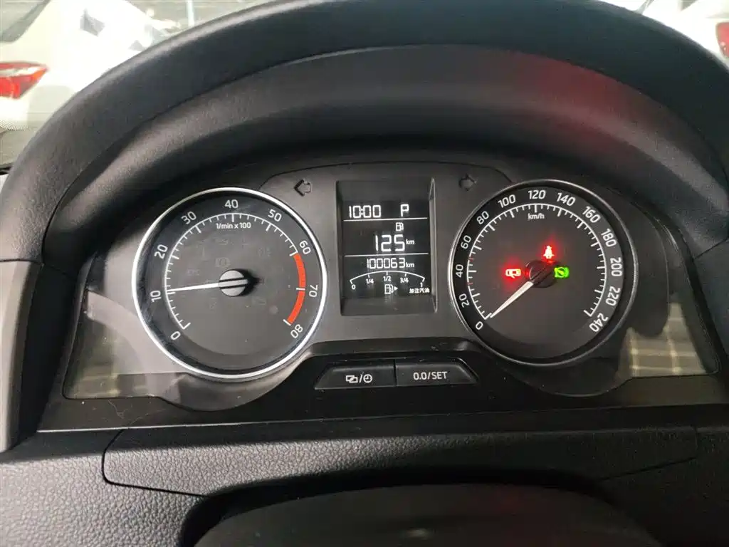 Škoda Skoda Rapid Spaceback 2016 Facelift 1.6L Automatic Innovation Edition фото 12