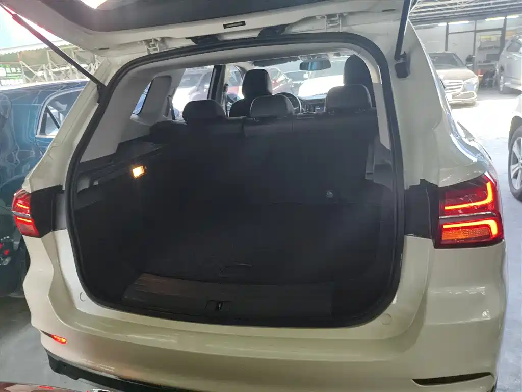 ROEWE RX5 NEW ENERGY