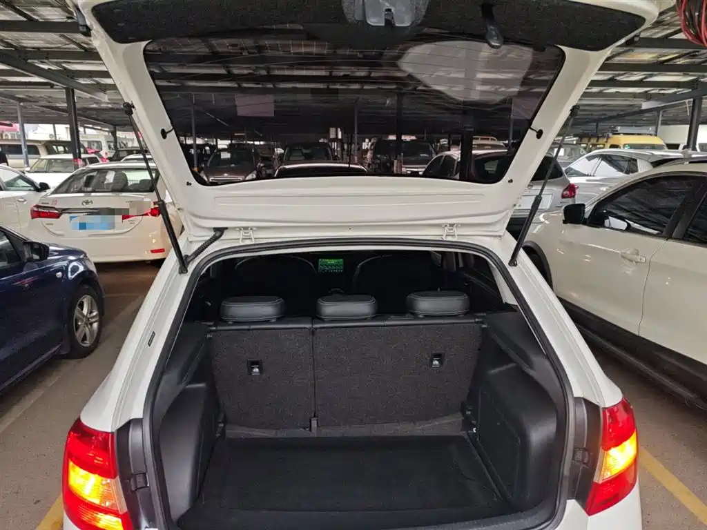 Škoda Skoda Rapid Spaceback 2016 Facelift 1.6L Automatic Innovation Edition фото 19
