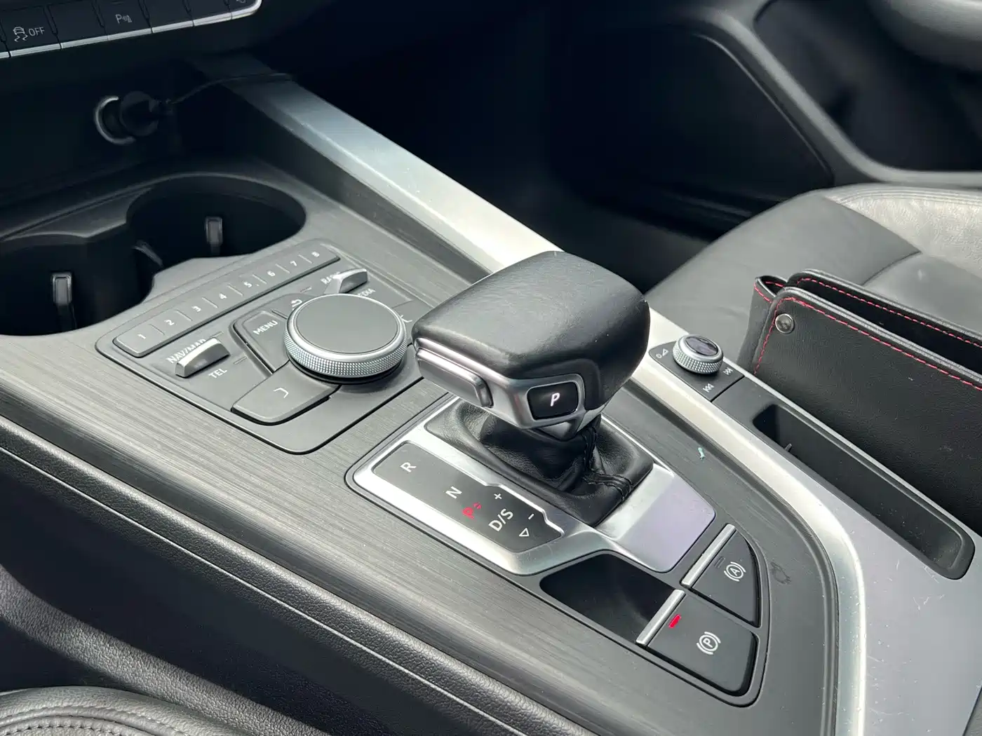 Фото 13 - Audi A4L