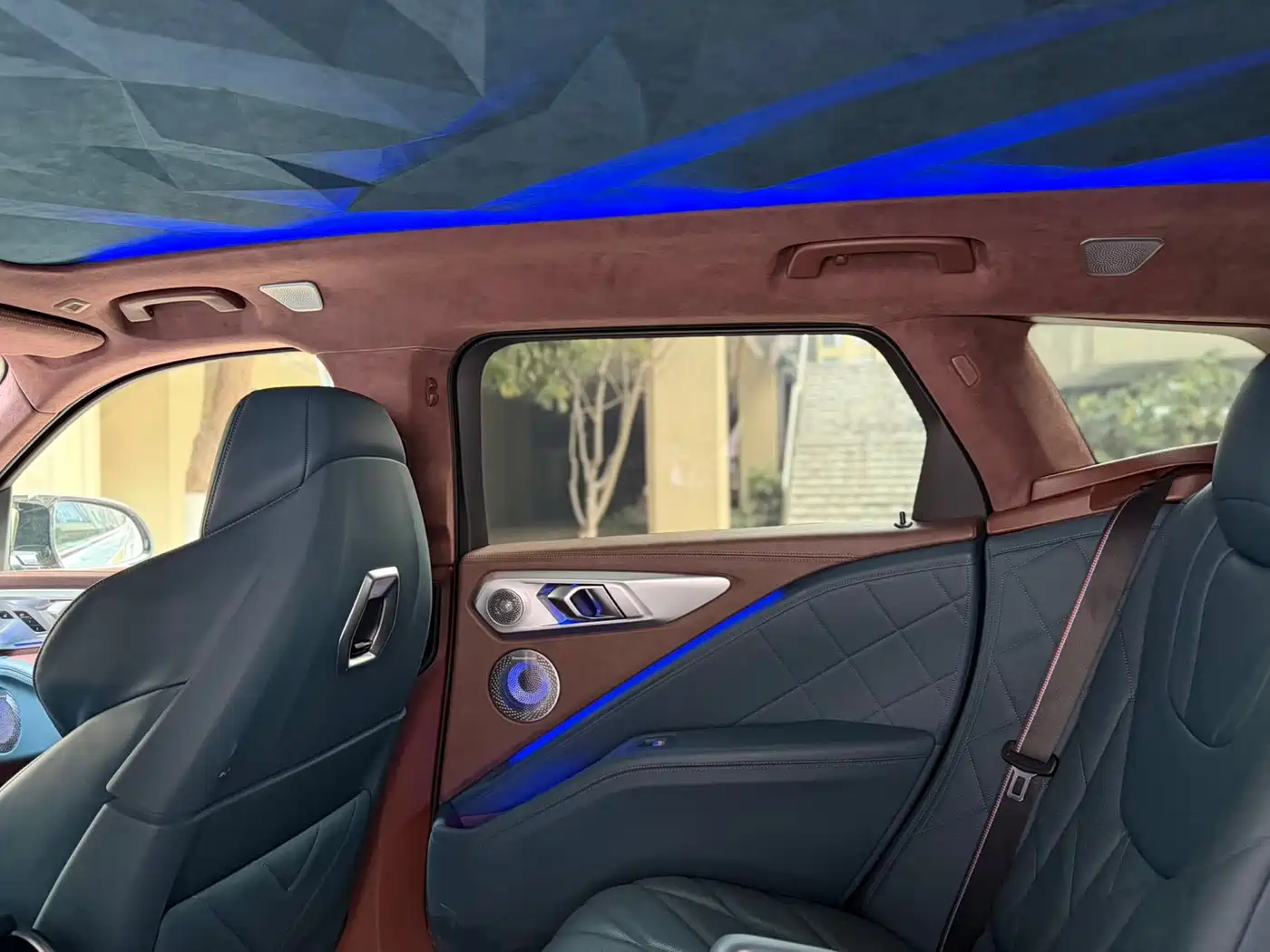 BMW XM 2023 Model Base фото 7