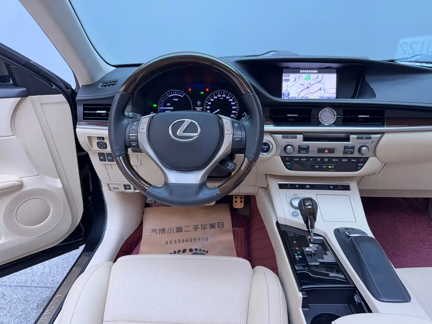 Lexus ES 2013 300h Luxury Edition фото 27