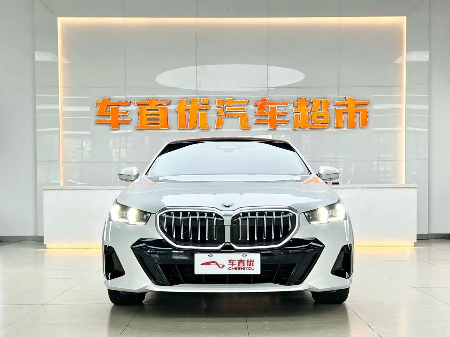 Photo 3 - BMW 5 Series