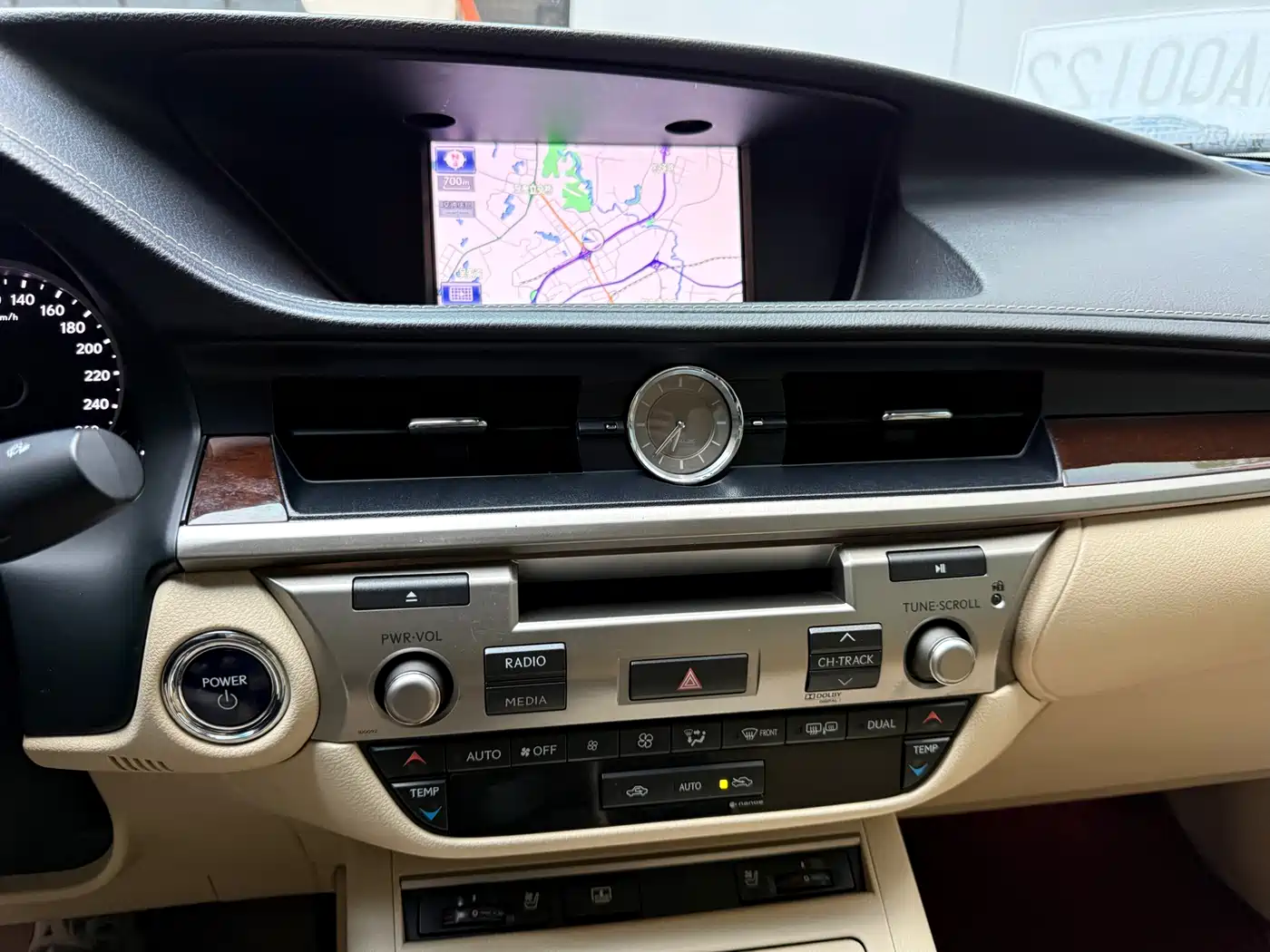 Lexus ES 2013 300h Luxury Edition фото 16