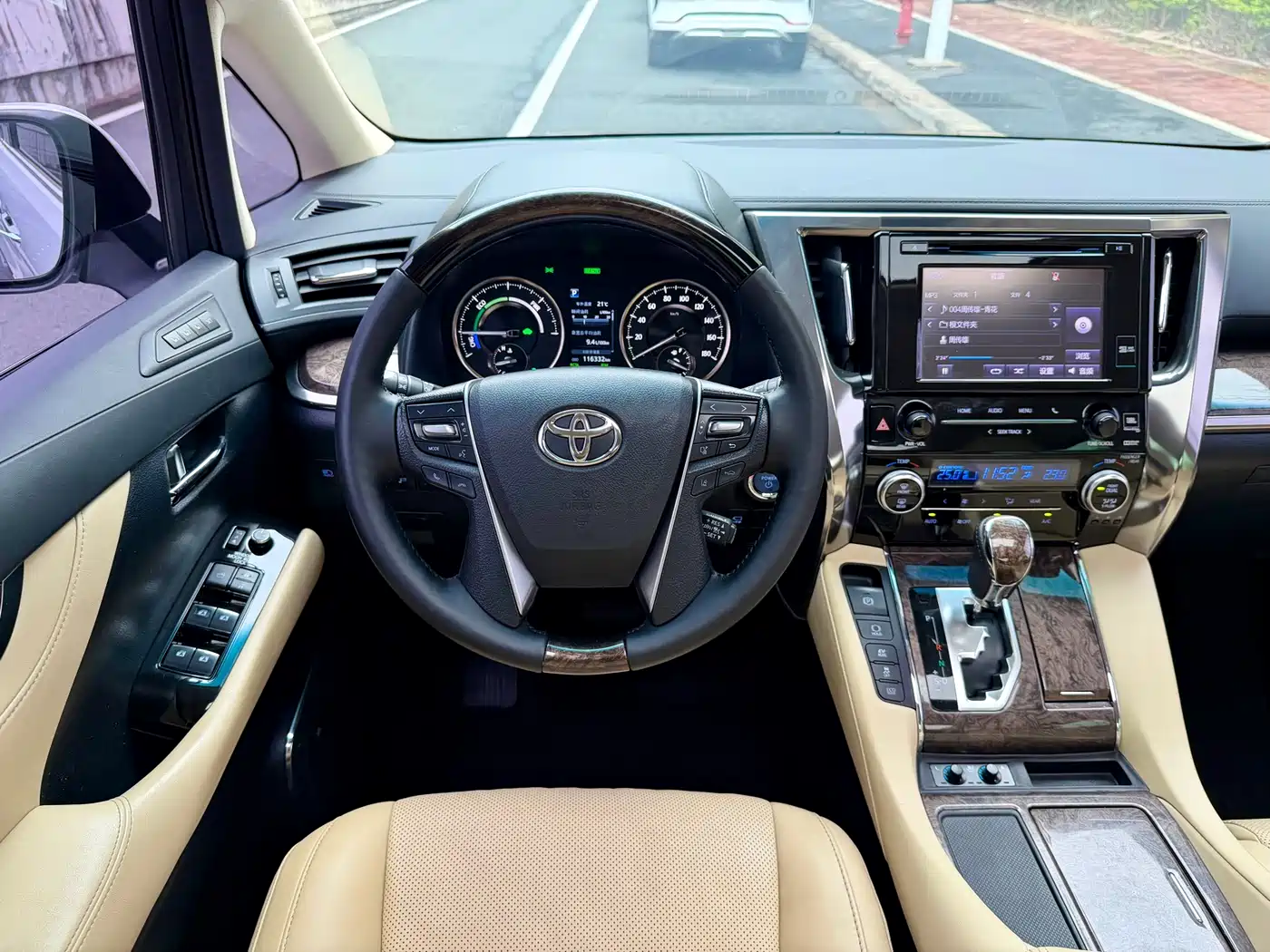 Toyota Alphard 2019 Hybrid 2.5L Premium Edition фото 30