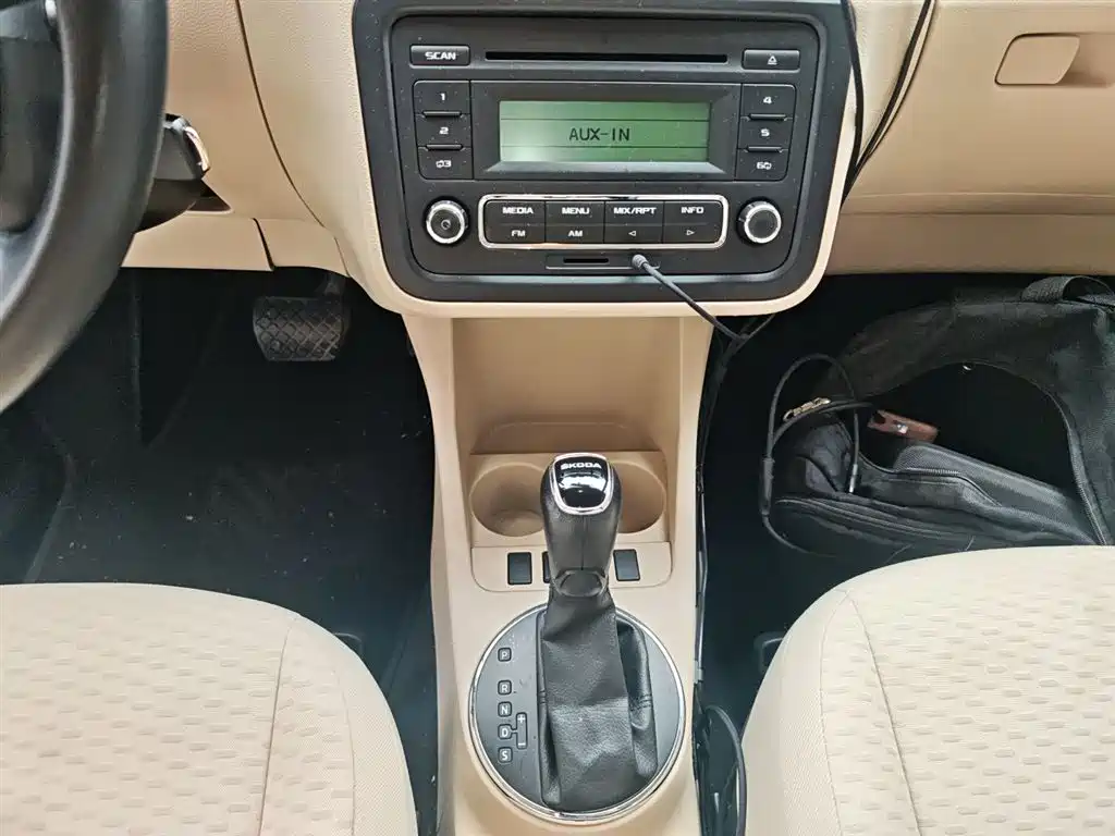 Škoda Fabia 2014 1.4L Automatic Crystal Spirit Edition фото 14