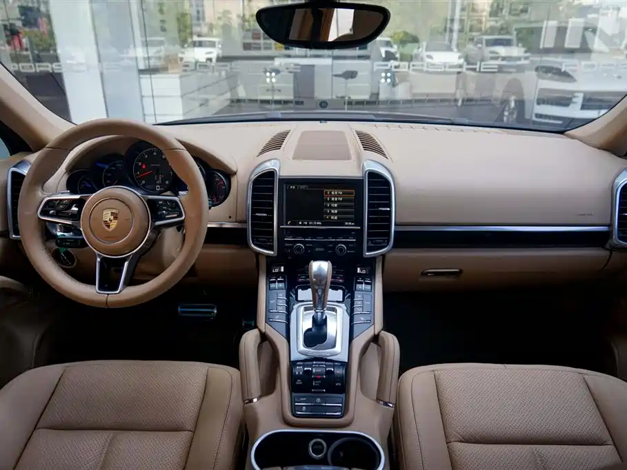صورة 8 - Porsche Cayenne