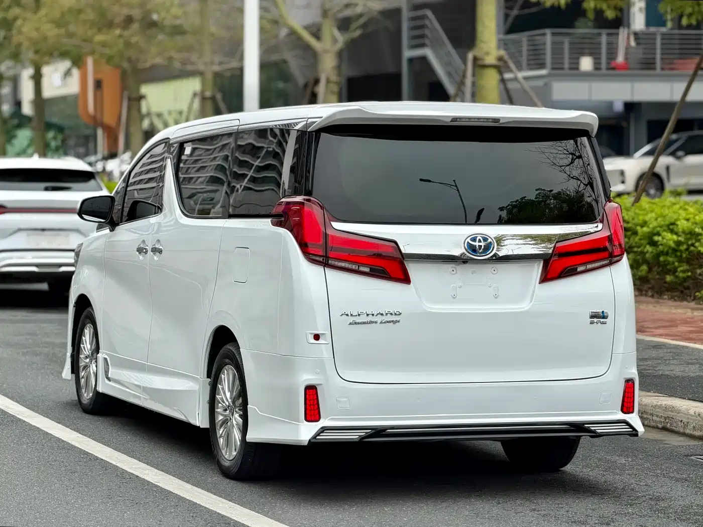 Toyota Alphard 2019 Hybrid 2.5L Premium Edition фото 8