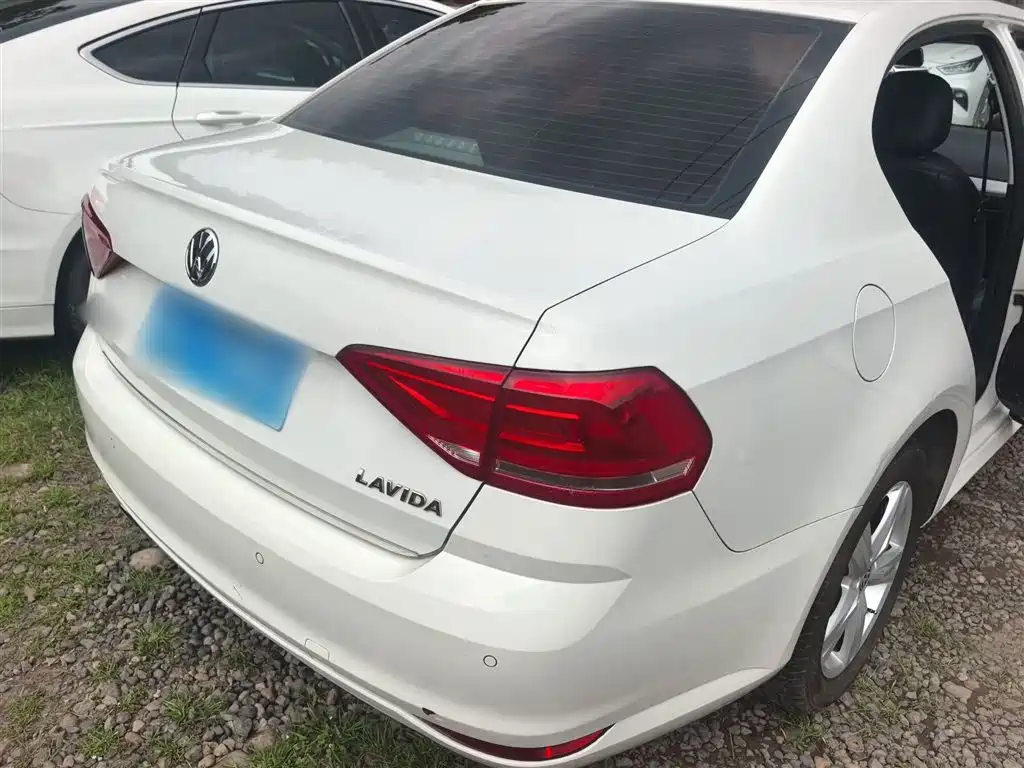 Volkswagen Lavida 2017 1.6L Automatic Trend Edition фото 5
