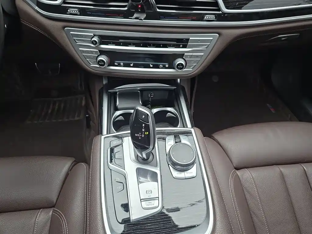 BMW 7 Series 2018 730Li Leading Type M Sport Package фото 6