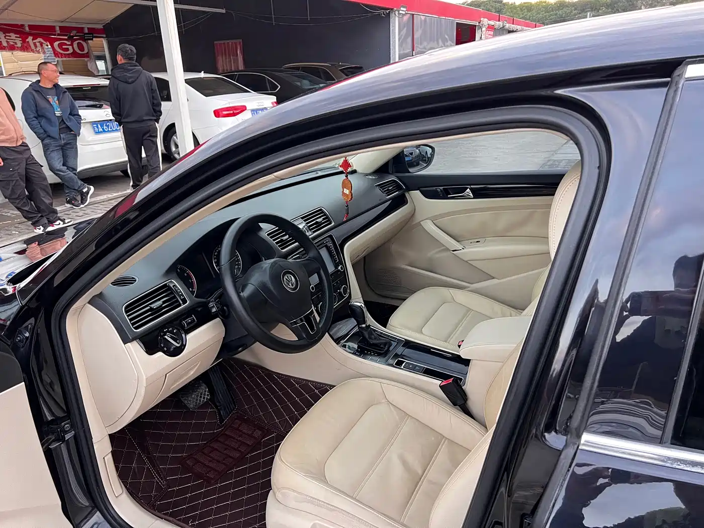 Volkswagen Passat 2014 1.8TSI DSG Executive Edition фото 9