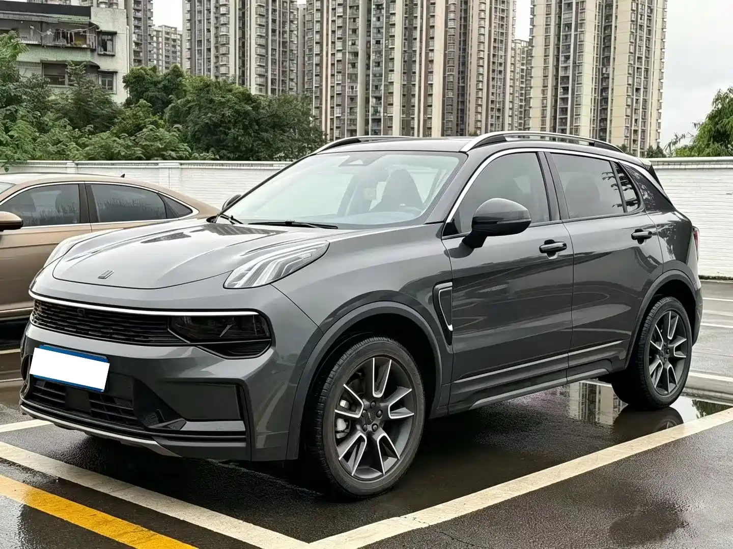 Фото 1 - Lynk & Co 01