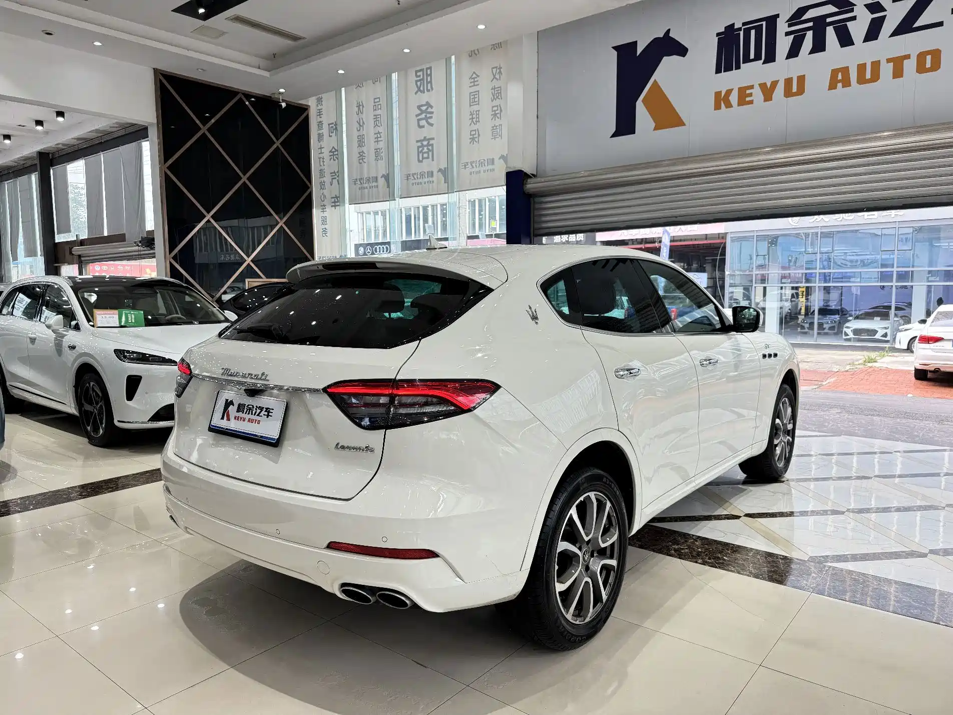 Photo 15 - Maserati Levante