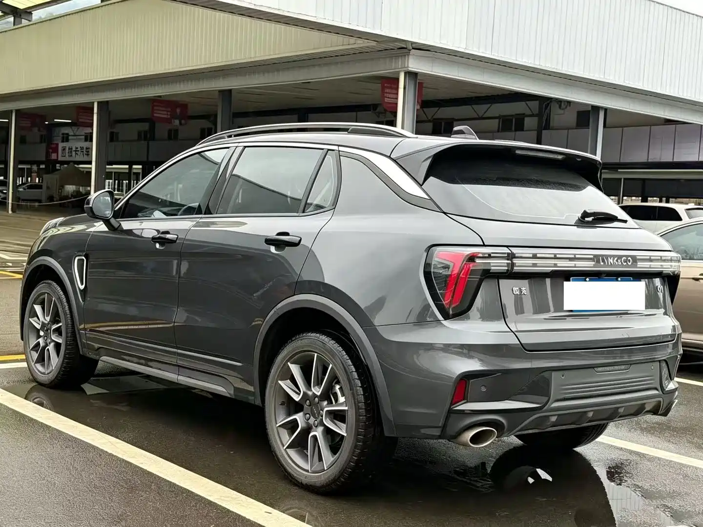 Фото 7 - Lynk & Co 01