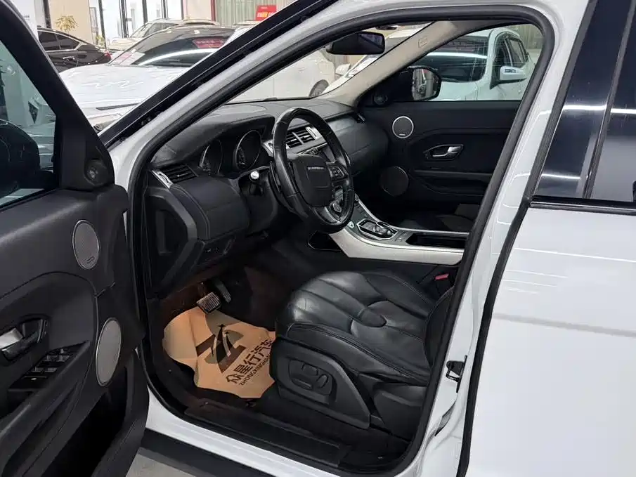 Land Rover Range Rover Evoque 2015 2.0T 5-Door Fashion Edition фото 6