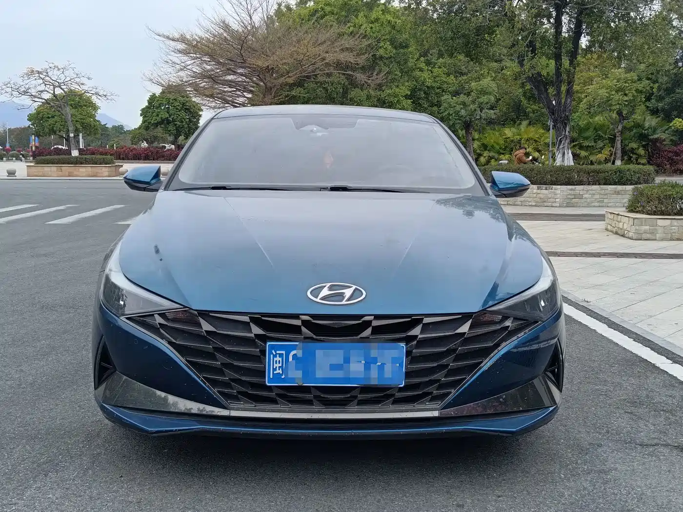Hyundai Elantra 2021 1.5L CVT LUX Premium Edition фото 2