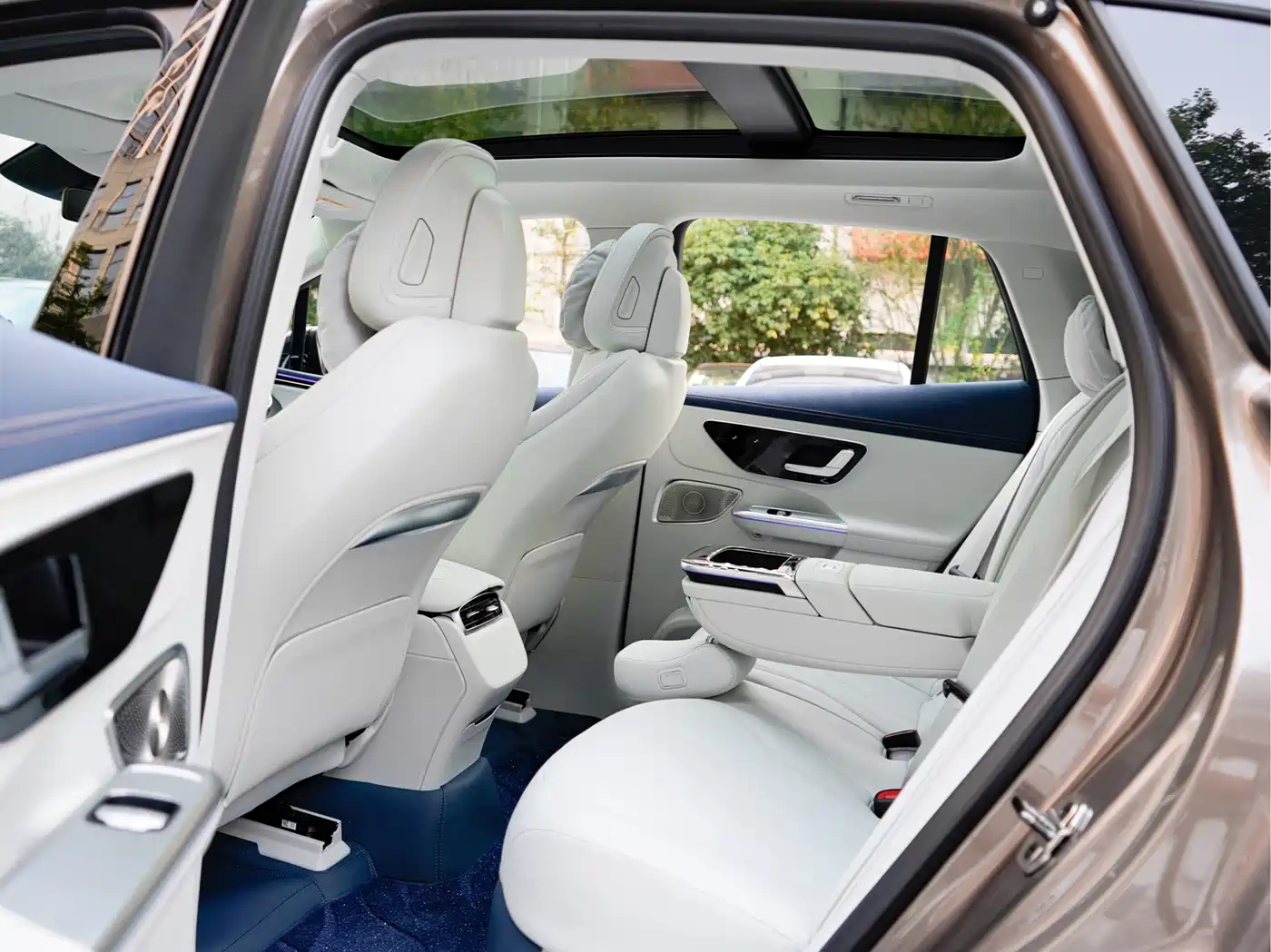 Фото 14 - Mercedes-Benz EQE SUV