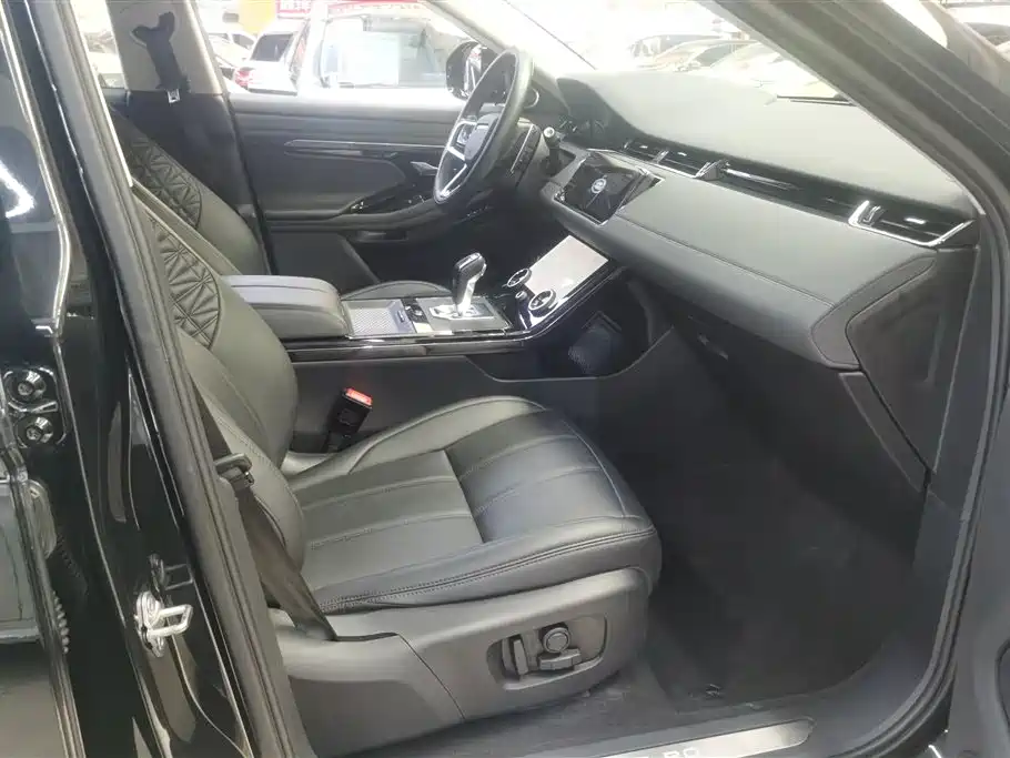 Land Rover Range Rover Evoque 2023 Range Rover Evoque L 249PS Corinthian Bronze Special Edition фото 8