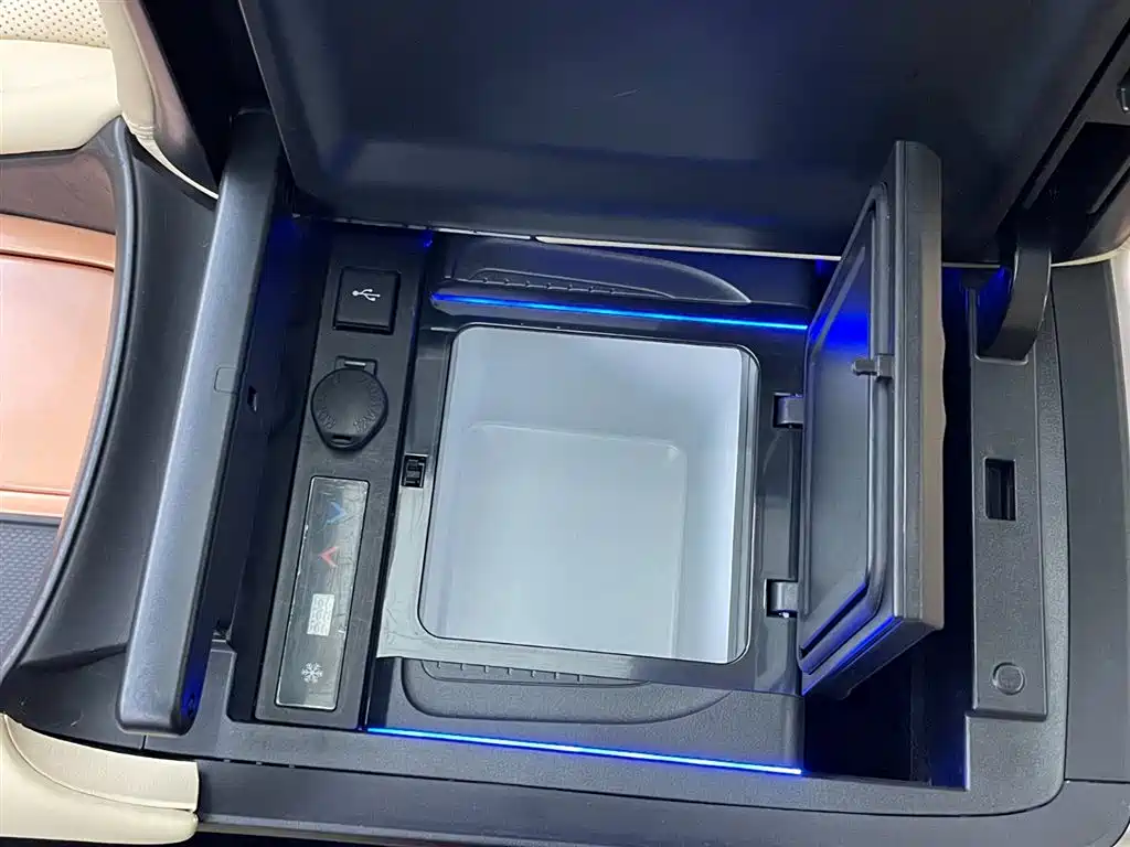 Toyota Alphard 2020 Hybrid 2.5L Luxury Edition фото 28