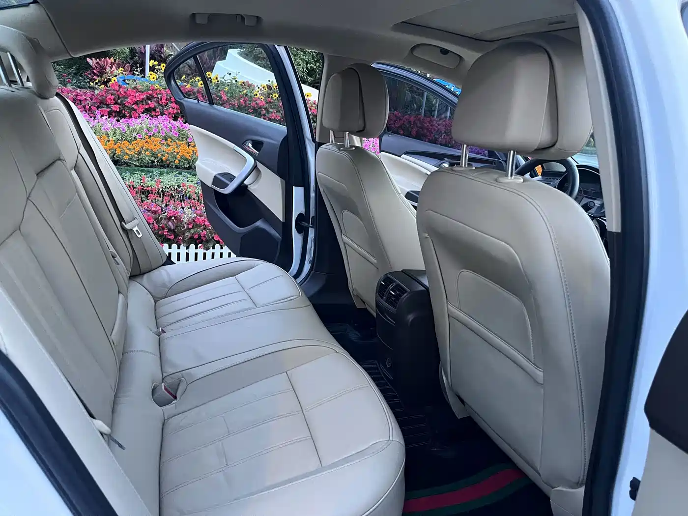 Photo 13 - Buick Regal