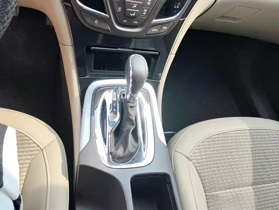 Buick Regal 2015 2.0L Leading Fashion Model фото 16