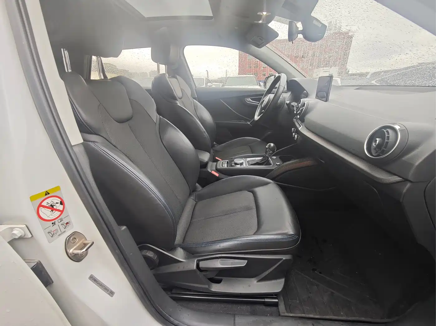 AUDI Q2L E-TRON