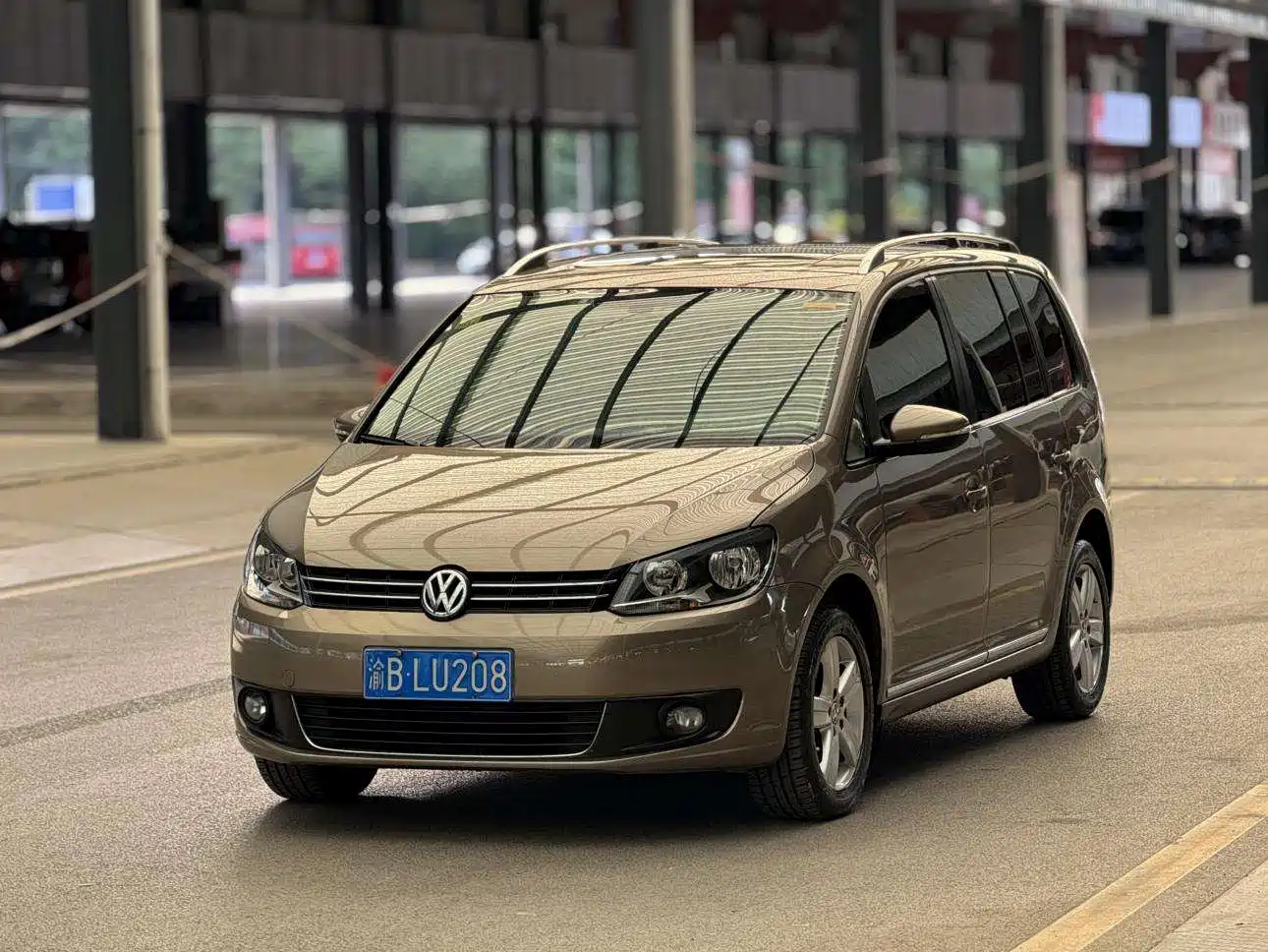 Фото 1 - Volkswagen Touran