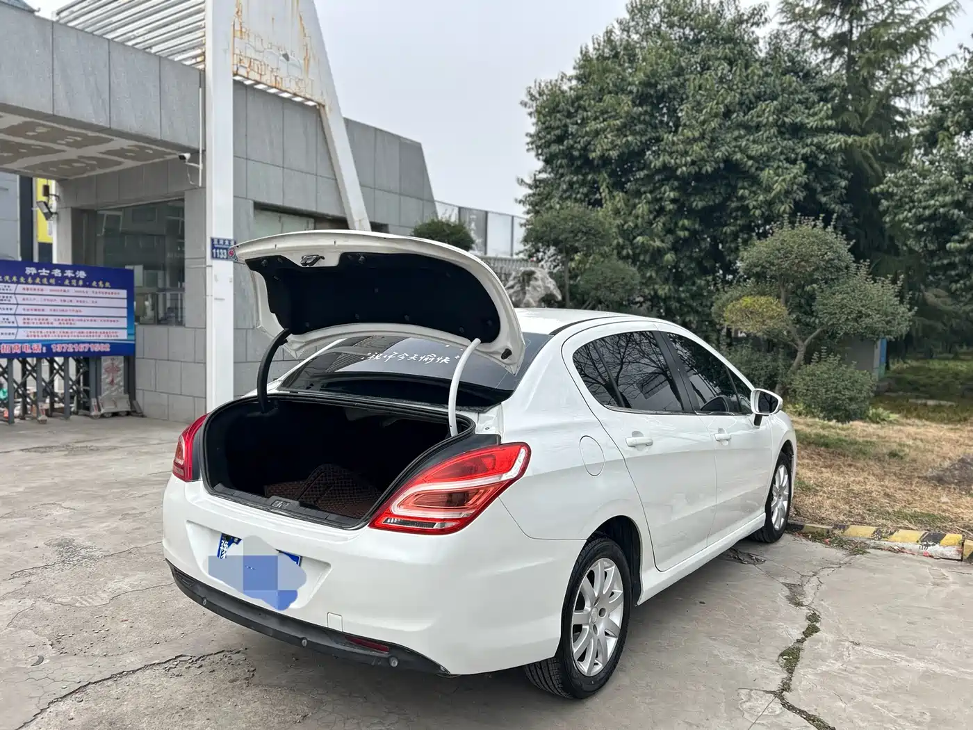 Peugeot 308 2014 Model Joy Edition Classic 1.6L Manual Superior Style фото 16