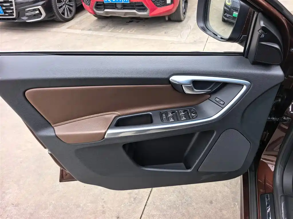 Photo 10 - Volvo XC60
