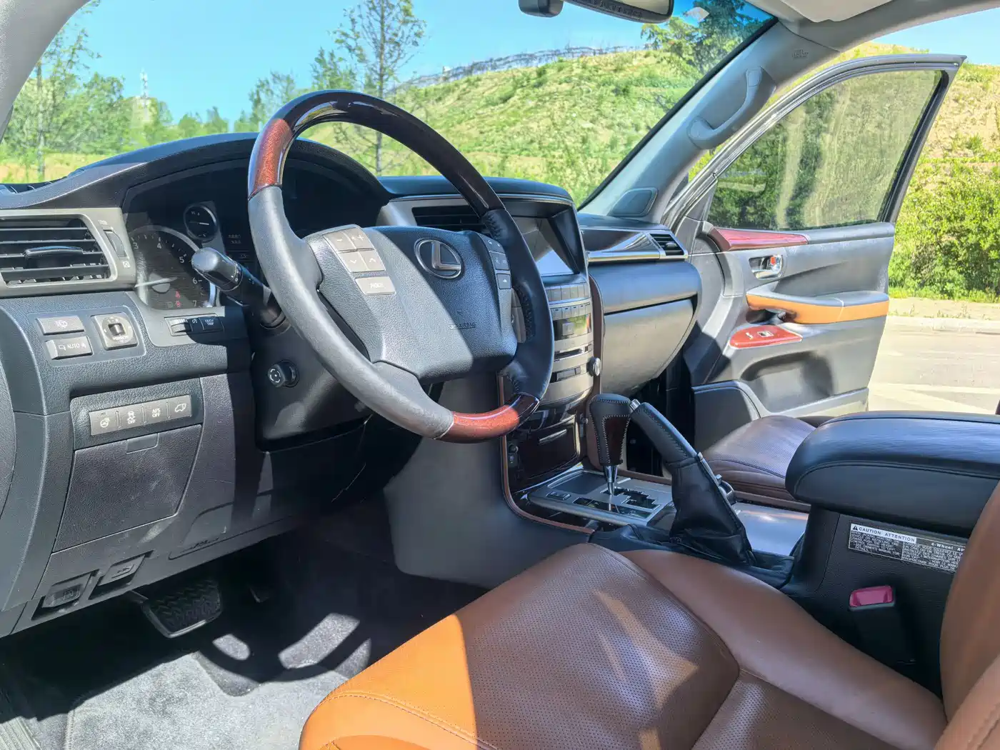 Lexus LX фото 9