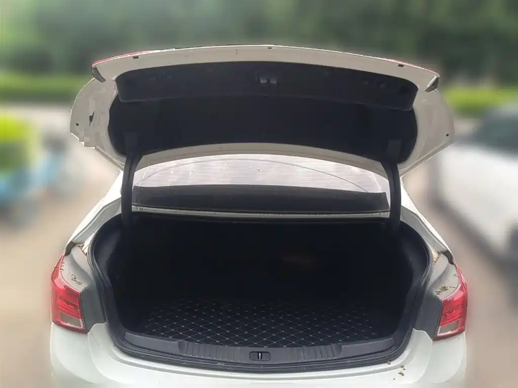 Buick Verano 2018 Sedan 20T Dual Clutch Leading фото 10