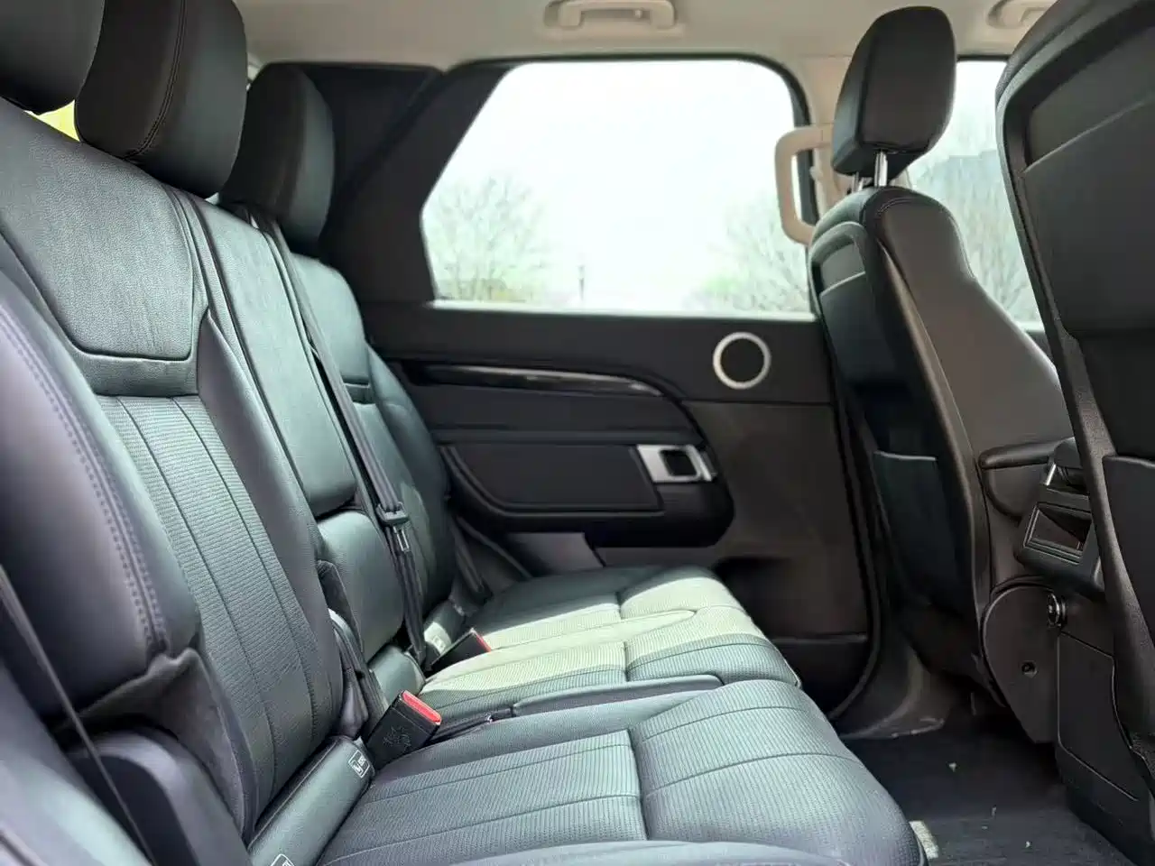 Land Rover Discovery 2017 3.0 SC V6 SE фото 10