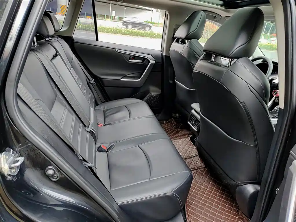 Toyota Wildlander 2023 2.0L CVT FWD Luxury PLUS фото 11