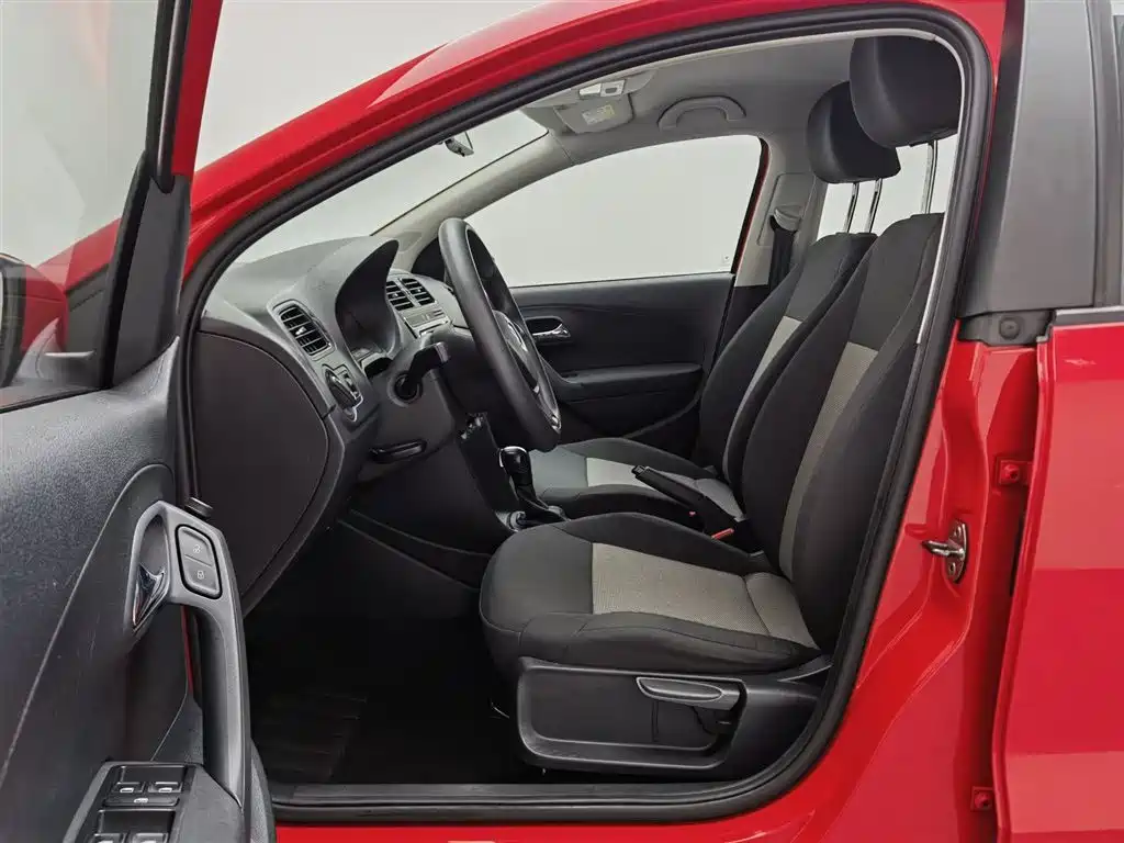 Volkswagen Polo 2016 1.4L Automatic Trend фото 10