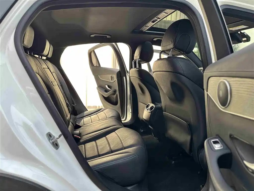 Mercedes-Benz GLC Coupe 2023 Model GLC 300 4MATIC Coupe SUV фото 12