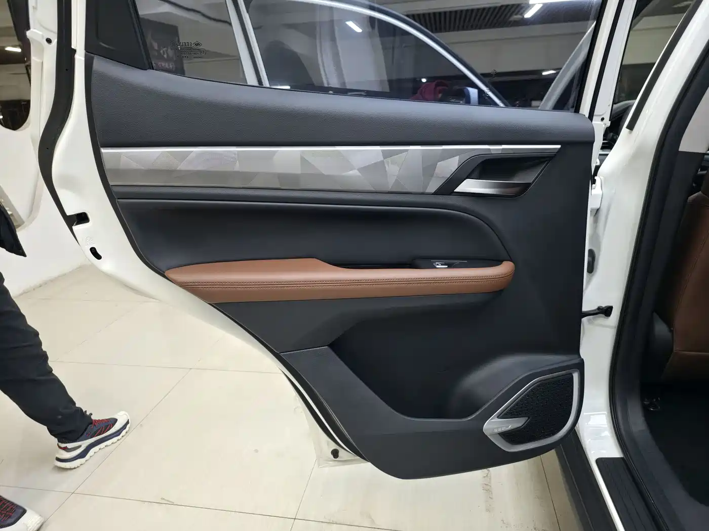 GEELY AUTOMOBILE VISION X6
