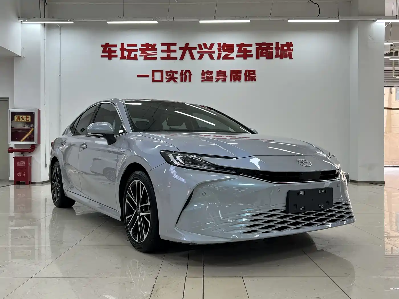 Toyota Camry 2024 Hybrid 2.0HG Premium Edition фото 3