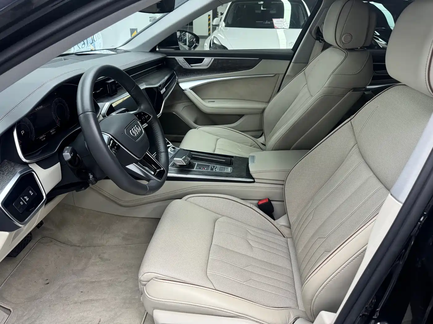 Фото 4 - Audi A6L