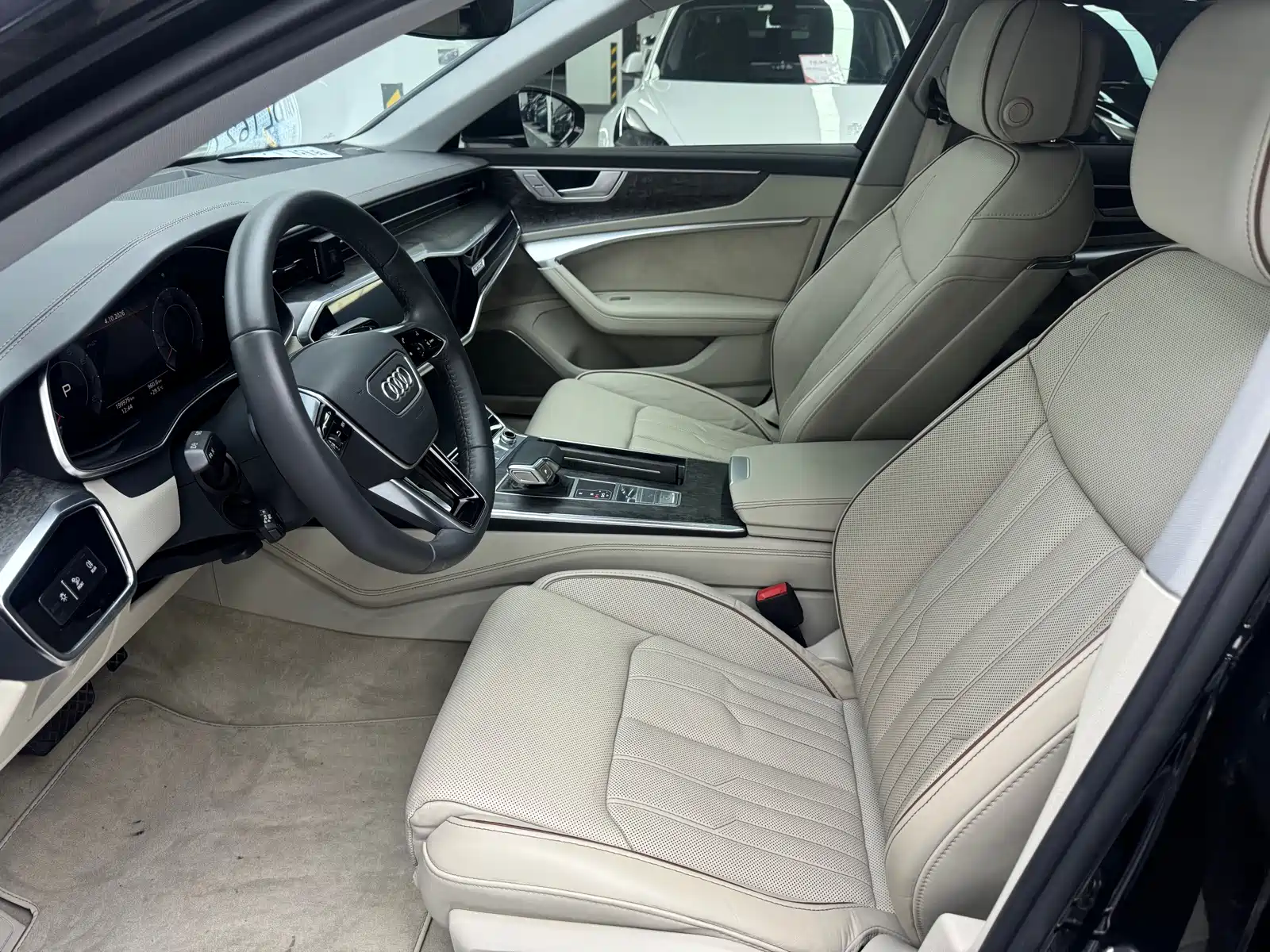 Фото 4 - Audi A6L