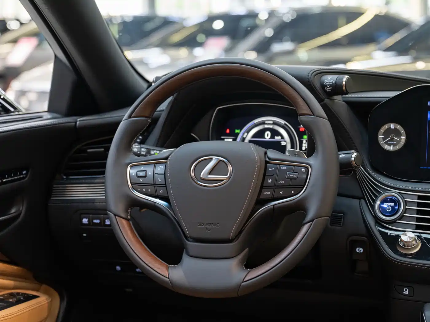 Фото 14 - Lexus LS