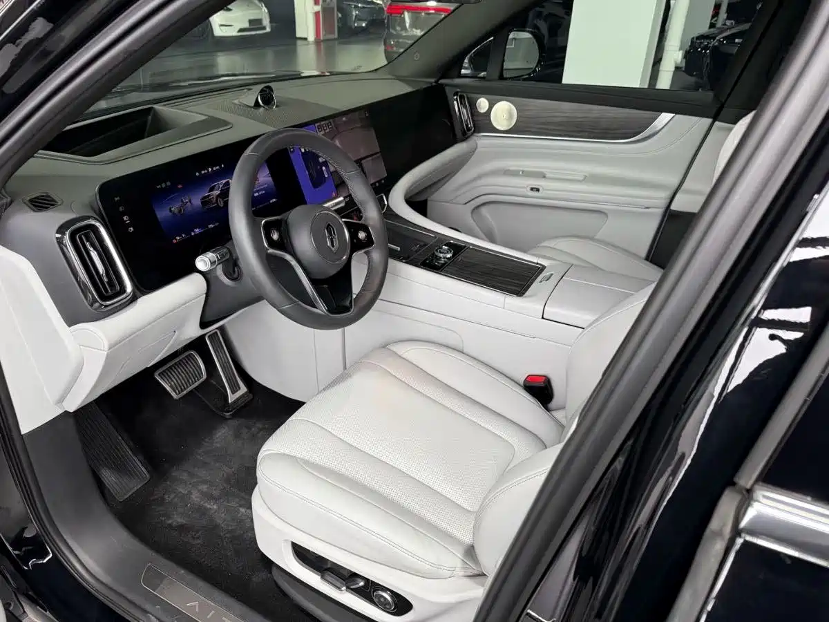 AITO Wenjie AITO M9 2024 Range Extender Max Edition 42kWh 6-seater фото 8
